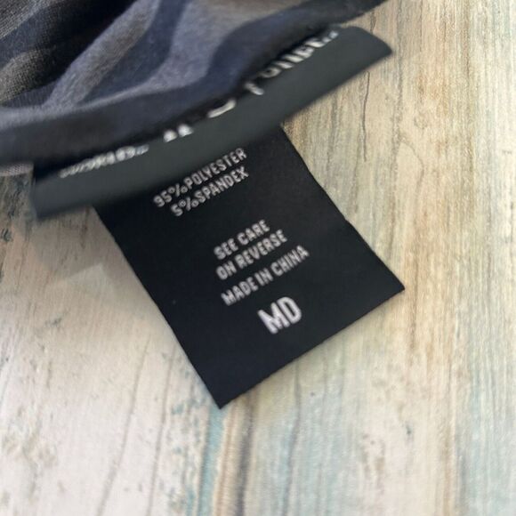 Harry Potter Shirt Medium Womens Deathly Hallows Wizarding World Stripe Top - Picture 8 of 9